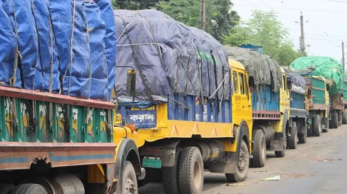 ভেঙে পড়েছে পণ্য সরবরাহব্যবস্থা