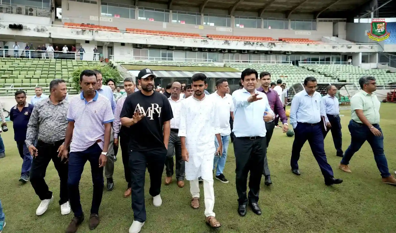 বিসিবি পরিদর্শনে ক্রীড়া উপদেষ্টা আসিফ মাহমুদ